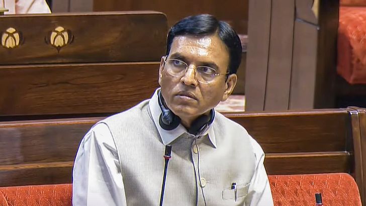 https://www.salarnews.in/public/uploads/images/newsimages/maannewsimage12082025_183241_Sports Minister Mandaviya.jpg